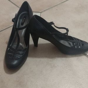 Reba Cabaret-Black Heels